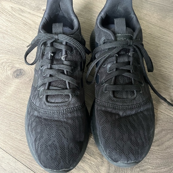 Unisex Adidas shoes - Picture 2 of 4